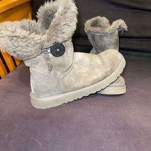 Short Grey Bailey Button Uggs
